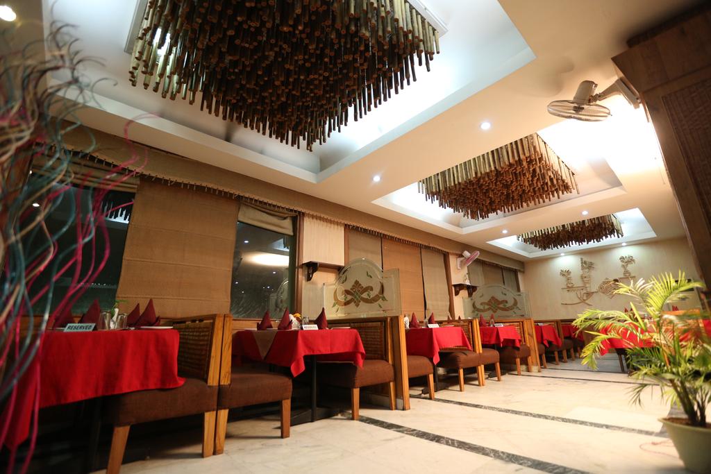 Devi Grand Hotel Katra Restaurant